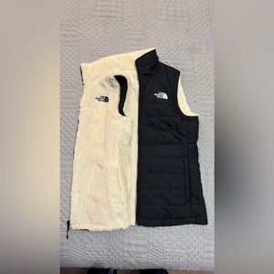 BRAND NEW North Face reversible puffer/fleece winter vest